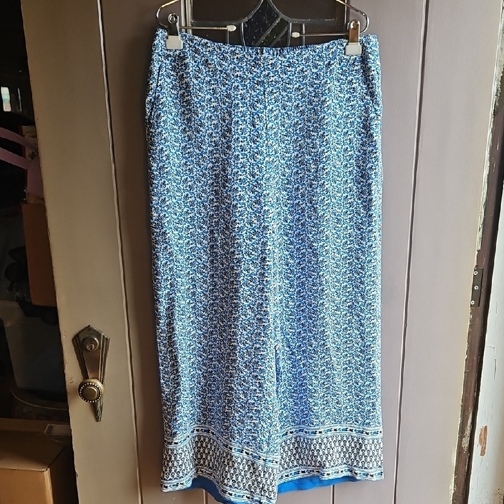 LOFT Blue and White Patterned Wide Leg Pants - Picture 4 of 10